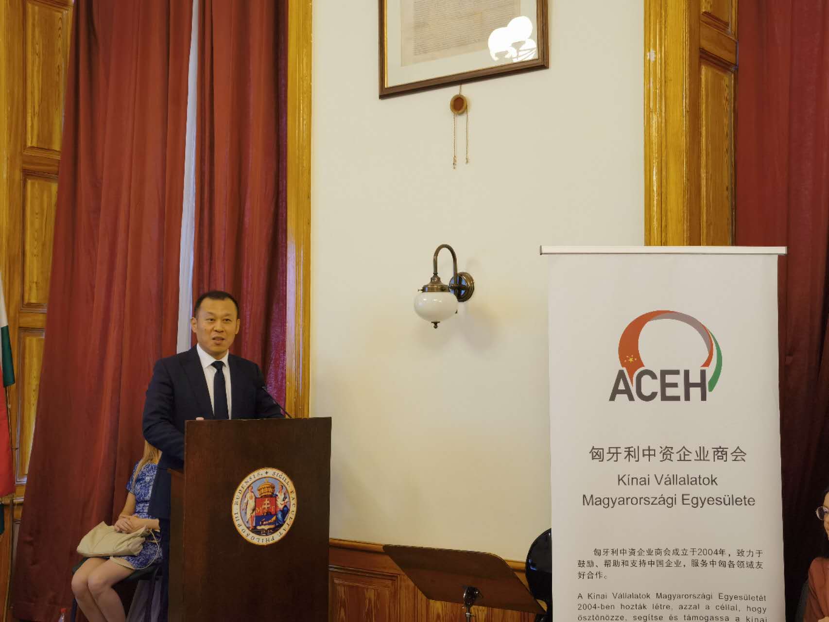 QQ群发在欢太商城店手机群控中的应用详解